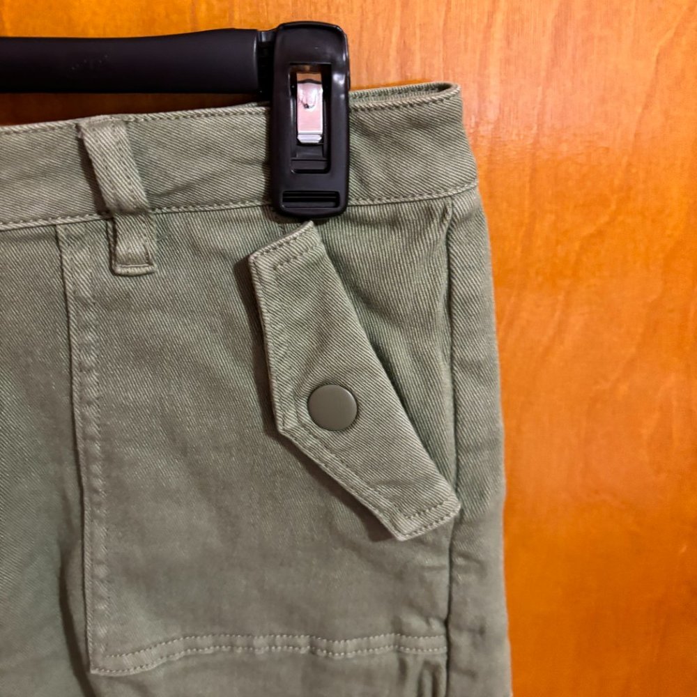 Venus‎ Green Snap Button Shorts Size 8 - Picture 5 of 14
